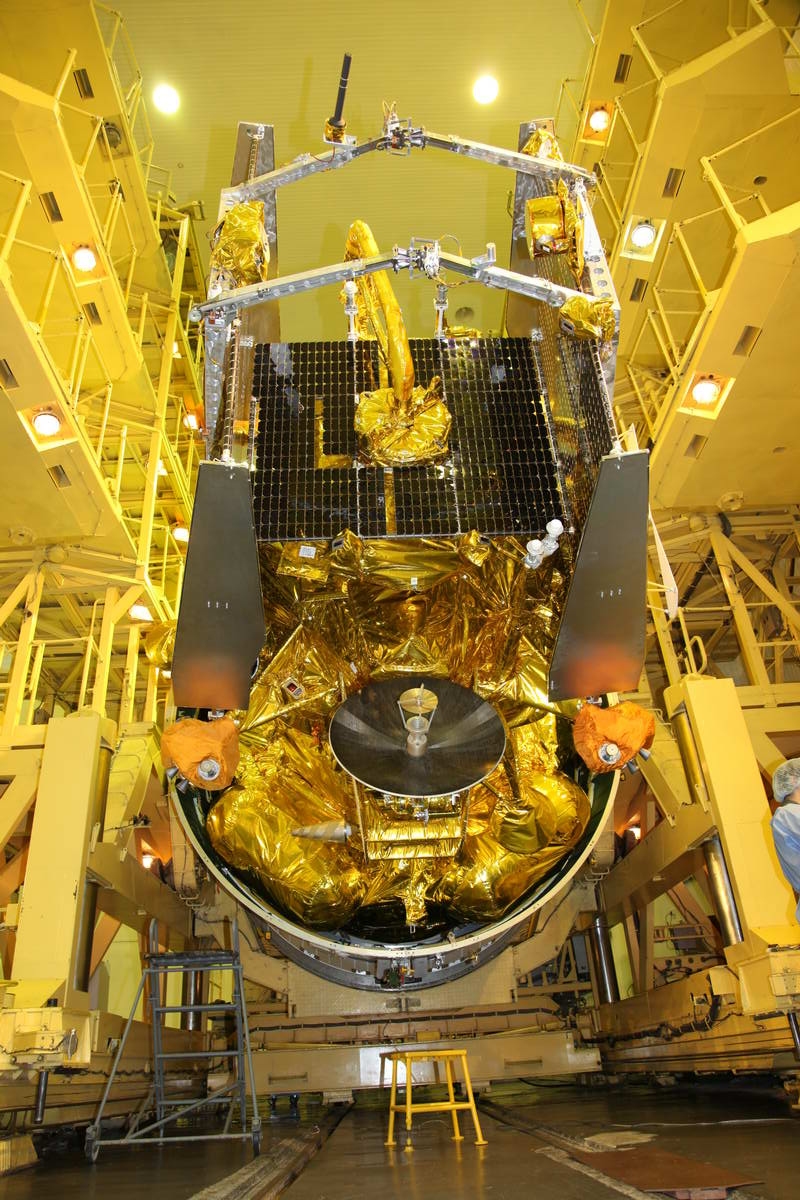 Russia Races to Save Mars Moon Probe from Space Junk Fate